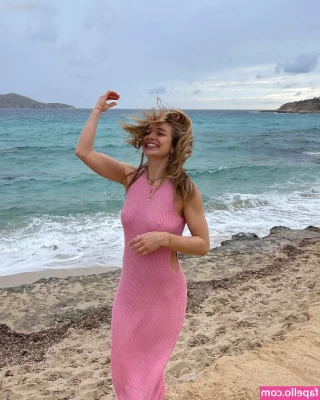Lola Weippert [ lola-weippert ] - One of the best videos  Oil on my phat cheeks  sexy sensual movements