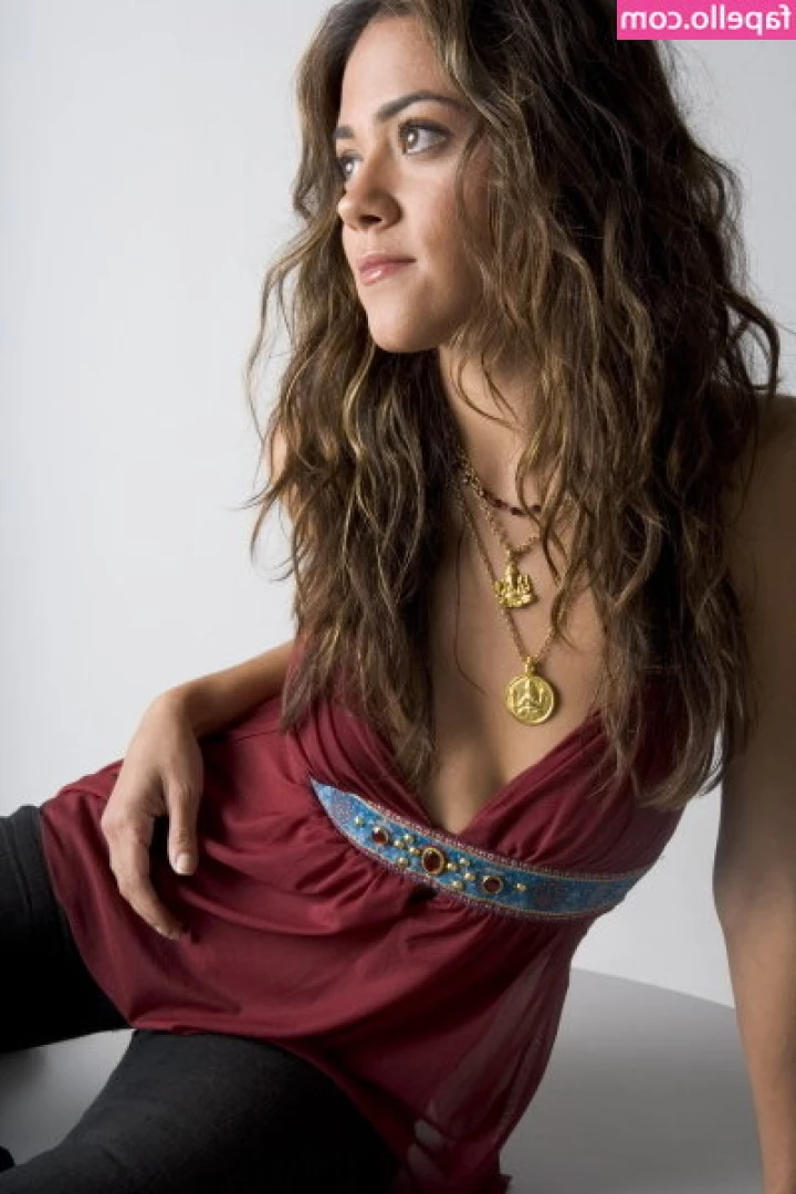 Camille Guaty [ camille-guaty ] - Some real Cowgirl shit