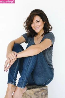 Camille Guaty [ camille-guaty ] - Comencemos la noche con un poco de streaptease  donde quito toda mi