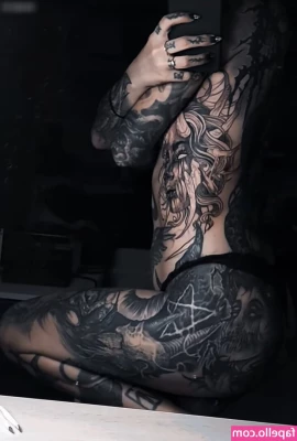 Tinatattoolady - Comment 60 hearts for the rest of this photoshoot 🖤🖤🖤 AND