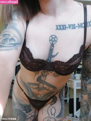 Tinatattoolady - spank, kiss or grab? 😍