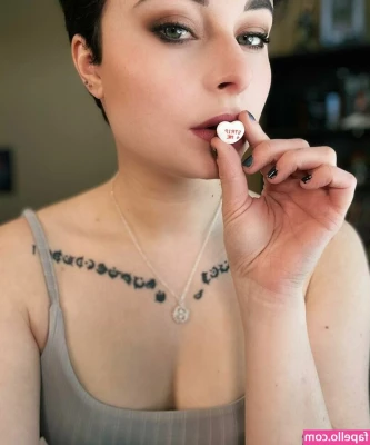 Harlihero [ harlihero-7 ] - love my big soft titties 😍