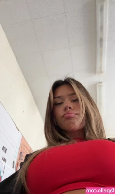 Almira Azemi [ almira-azemi ] - imagine opening my gaming stream and finding me like this