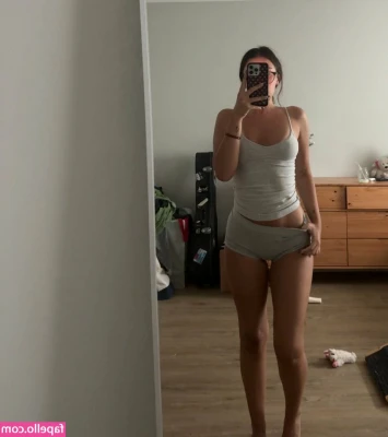 asunah - Professional topless pics coming soon 😈😈