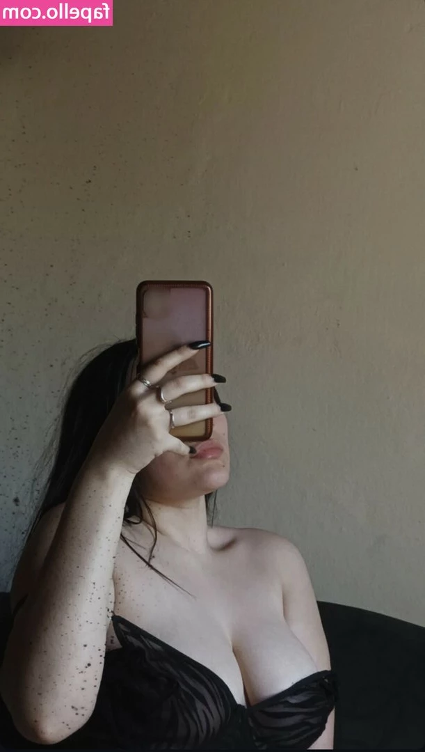 Fatima Bringas [ fatima-bringas ] - A little booty treat 🍑
