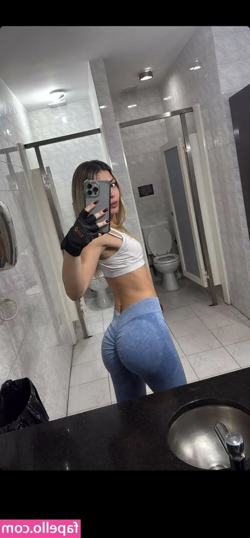 Yazzmiin11 - Do you like my boobies? Let me know by hittin the ❤❤❤ button,