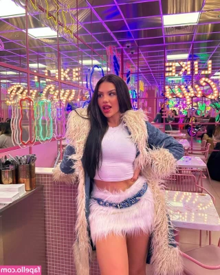 Vivi Wanderley [ vivi-wanderley ] - Just sent something out to rebillers btw <3