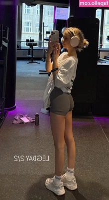 Lea Peach [ lea-peach ] - Happy happy day for me  Can you guess why