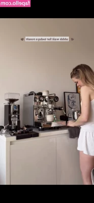 Lea Peach [ lea-peach ] - So humid here  Happy Monday