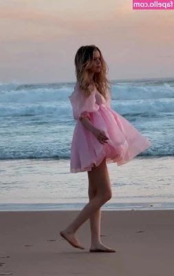 Lea Peach [ lea-peach ] - Just a little quick doggy
