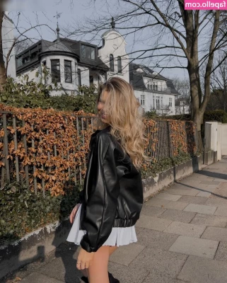 Lea Peach [ lea-peach ] - Hope you don t mind me running around the house barefoot