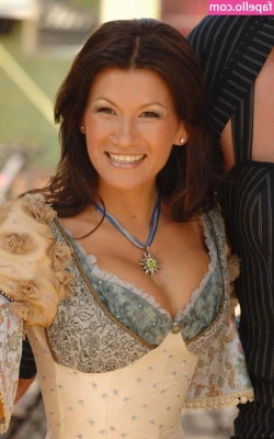 Sandra Stumptner [ sandra-stumptner ] - Those balls seem kinda full, why don't we have a session so I can