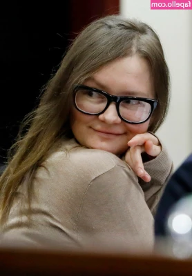 Anna Delvey [ anna-delvey ] - My fav bra rnnnn