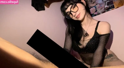Emilyy Manson [ emilyy-manson ] - Just another casual fit pic. Greetings and welcome, new fans 🦭🫧