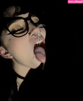 Emilyy Manson [ emilyy-manson ] - can we fuck in the kitchen?