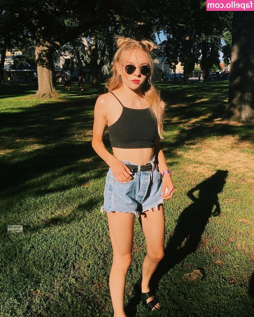 Taylor Hickson [ taylor-hickson ] - How friggin cool is this reflective sailor fuku?! 😍