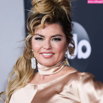 Shania Twain [ shania-twain ] - I mean…look at that arch. 🤯