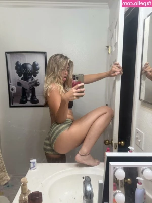 itssnow - I'm lying in bed thinking about how my fans would fuck me 🤟🎁 I