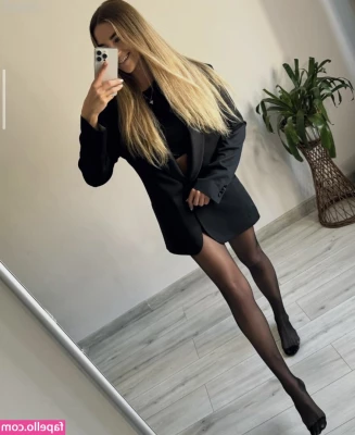 Weronika Wos [ weronika-wos ] - Outfit change Happy New Years
