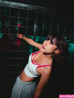 Atiqaaarn - Just dropped this set in your DMs 🥰 Make sure you check it out 😘