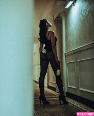 Olivia Linz [ olivia-linz ] - These are the kind of candid views you may catch a glimpse of in the