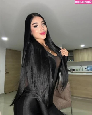 Esmeralda Arango [ esmeralda-arango ] - Here comes the booty🍑