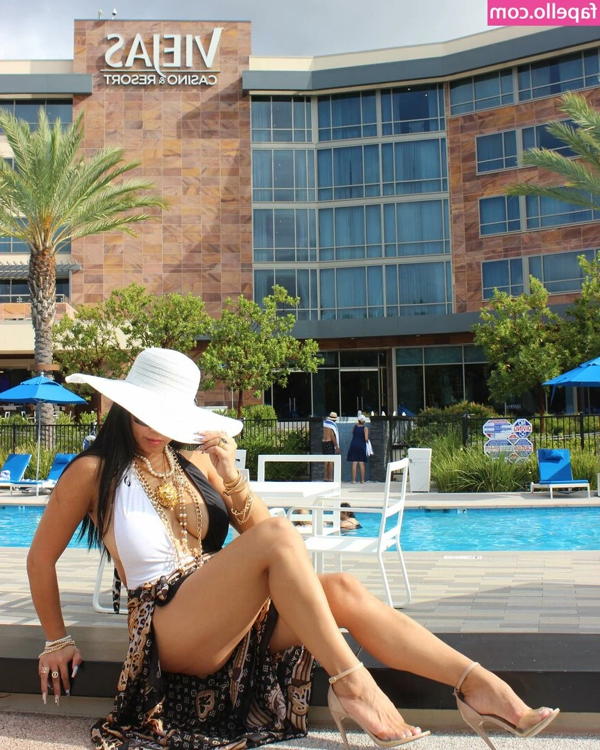 Tina Le [ tina-le ] - Good morning with me and @ggboyfeet