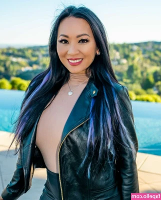 Tina Le [ tina-le ] - Do you like my see though panties? 🥺😍