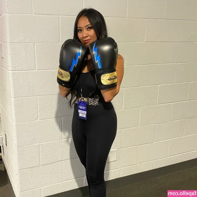 Tina Le [ tina-le ] - Sweats, bra and my g sting. ✌🏼 taking pics in front of the