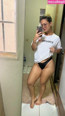 Hivia Silva Carneiro [ hivia-silva-carneiro ] - Far or Close?