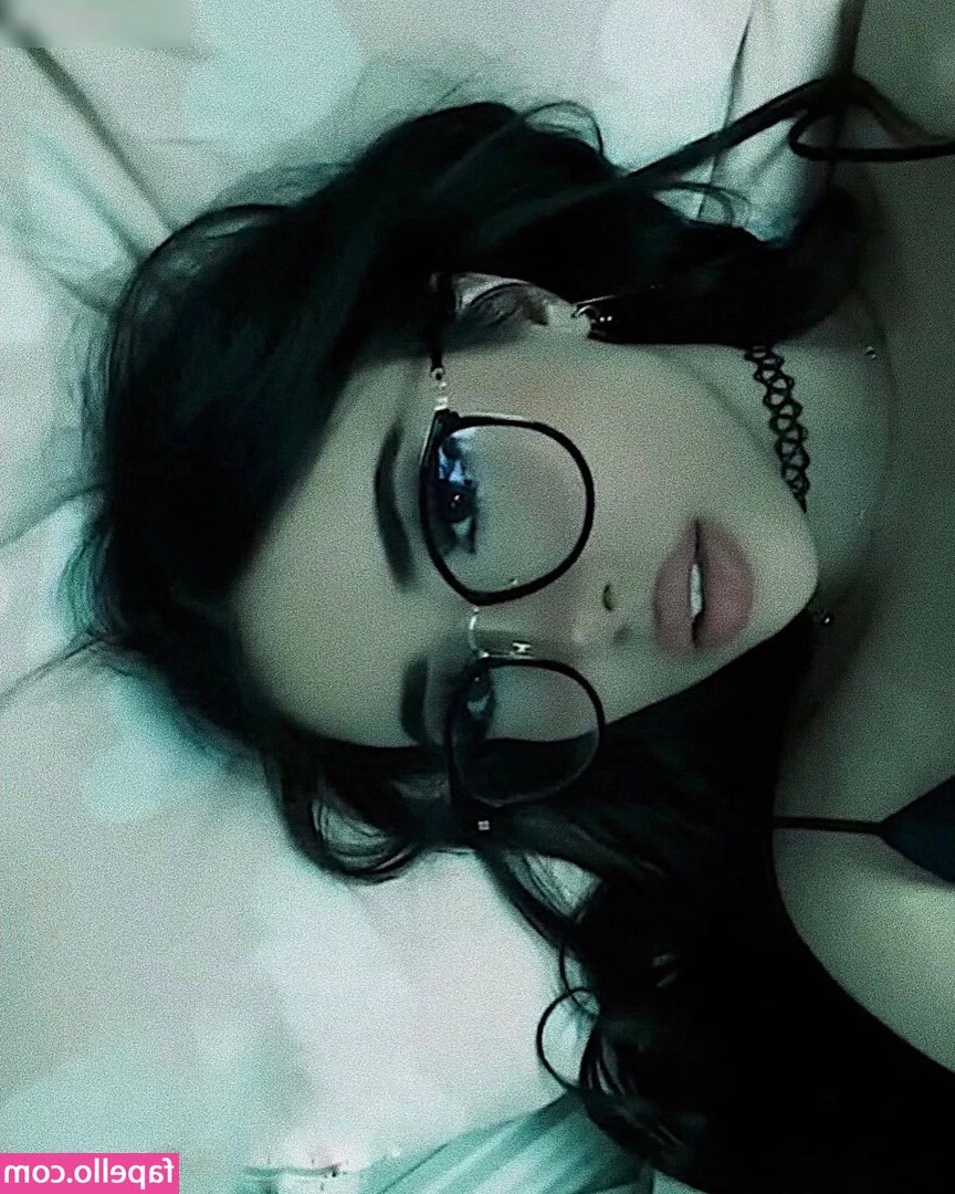 Asleyia - fosxibrown37 m mostly solo content some BG all custom here to satisfy