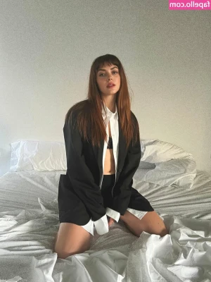 Annalisa Scarrone [ annalisa-scarrone ] - Can I ride on you?😈