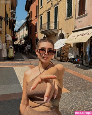 Zoe Matthea [ zoe-matthea ] - Peeking at that body one layer at a time