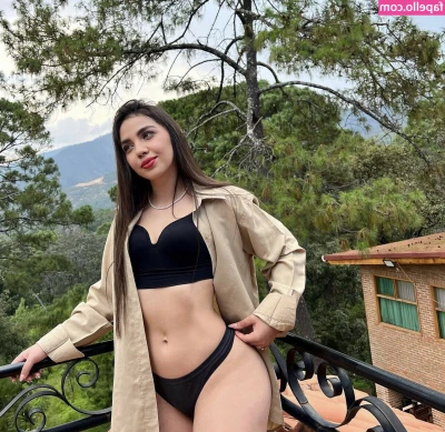 Cristina Iñiguez [ cristina-iniguez ] - Should I dye my hair this color for winter this year?
