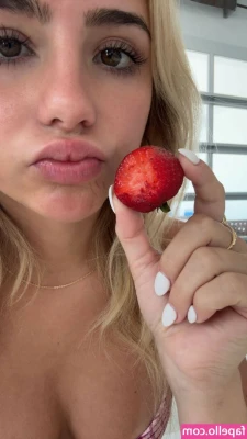 Hippicam [ hippicam-11 ] - I forgot how good wedgies feel even when they hurt! I should make