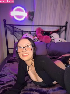 Marleymaxwell - All My Links & Info: https://allmylinks.com/magicalmysticva