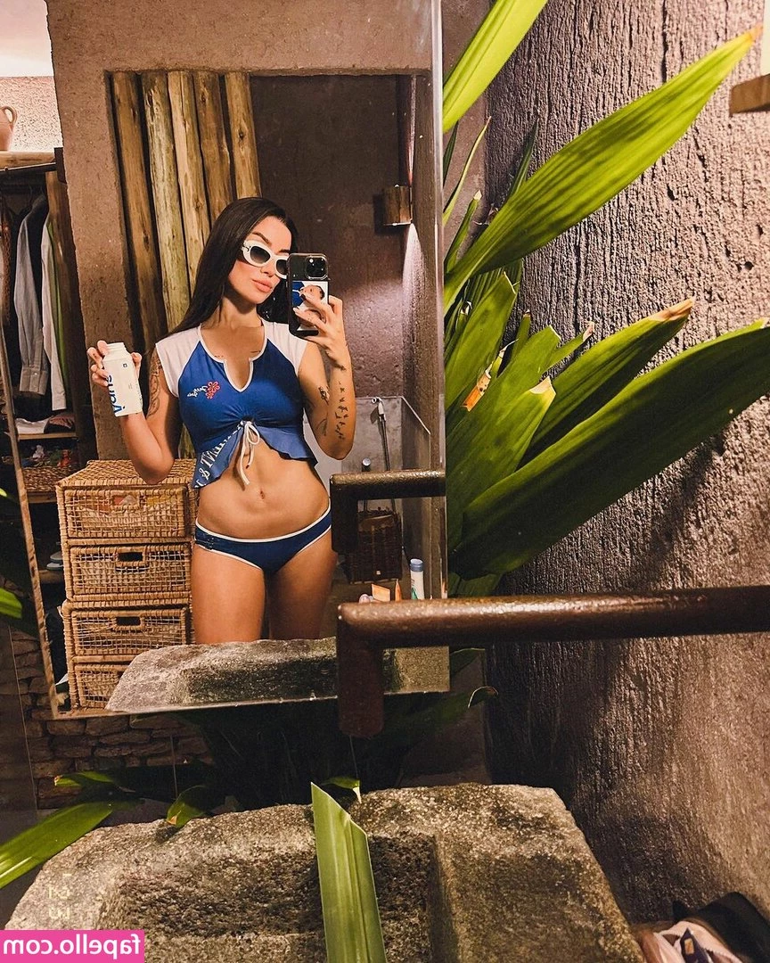 Bianca Andrade [ bianca-andrade ] - Sometimes it s good to be a little bad  Right