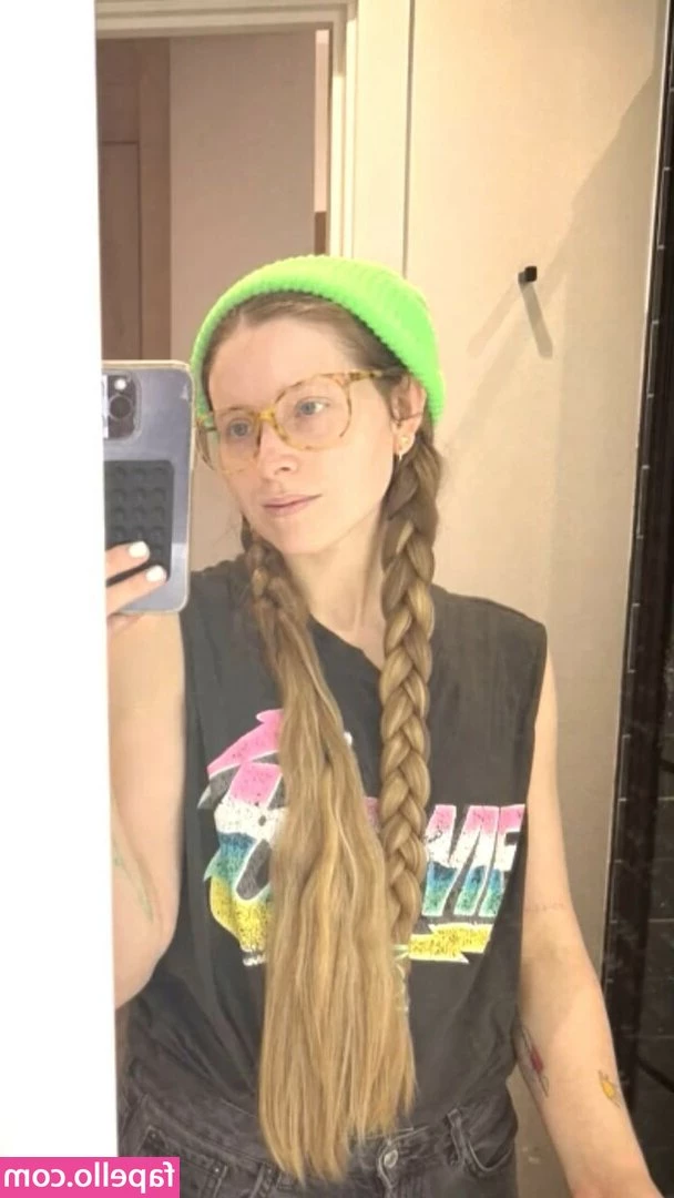 Jessie Cave [ jessie-cave-1 ] - me estas ignorando