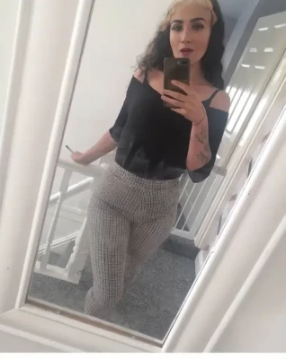 Jade Livesey [ jade-livesey-1 ] - Let s get you in the mood for Chrissy and do some free sexting 