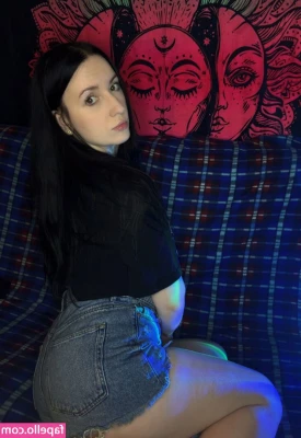 Lsqueen - Hey guys! Planning on doing a lot more couple content soon, who wants