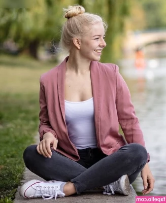 Jette Nietzard [ jette-nietzard ] - Before you massage my sweaty socked feet you have to kiss both of my