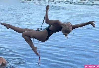 Jette Nietzard [ jette-nietzard ] - Let Mami know all about your naughty fantasies. 💋💋@foxxy702