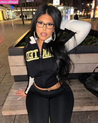 joanna.mtrr [ joanna-mtrr ] - Look at my new toy, ha! Now tip on this post and let me send you the