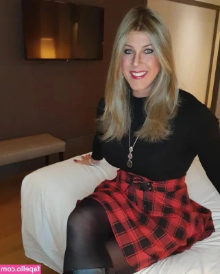 Alexis Andrews [ alexis-andrews ] - I am enjoying the view! Are you?