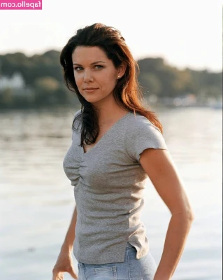 Lauren Graham [ lauren-graham ] - Naughty and natural, exactly what you need on a Saturday morning