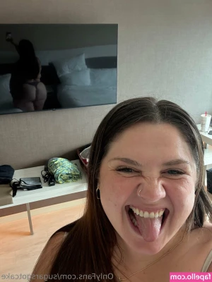 sugarsgotcake - Wtf... I just found this. I want to fuck her.