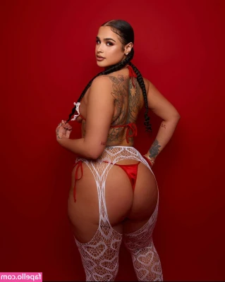 Janae Girard [ janae-girard ] - Having a dirty mind makes ordinary conversation much more