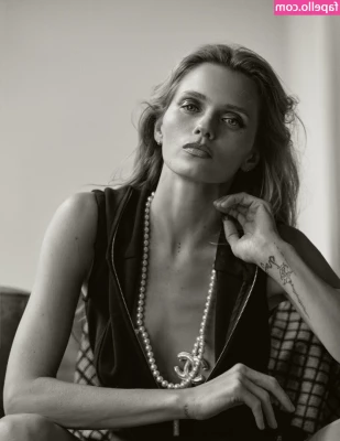 Abbey Lee [ abbey-lee ] - Mwah