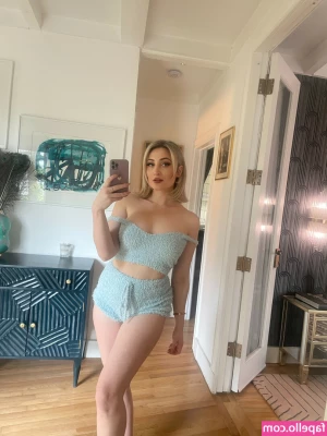 Holly Wolf [ holly-wolf-34 ] - #FreakyFriday 🍑