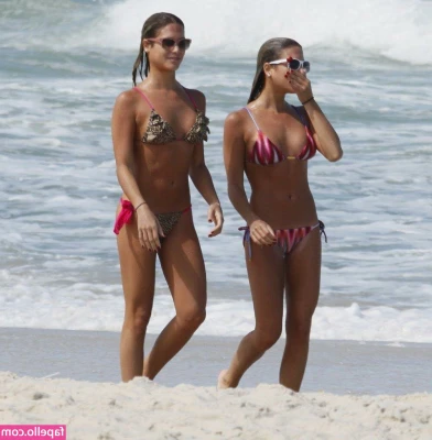 Bie & Branca Feres [ bie-branca-feres ] - Good morning! 😉I don’t usually sleep naked, but I love being